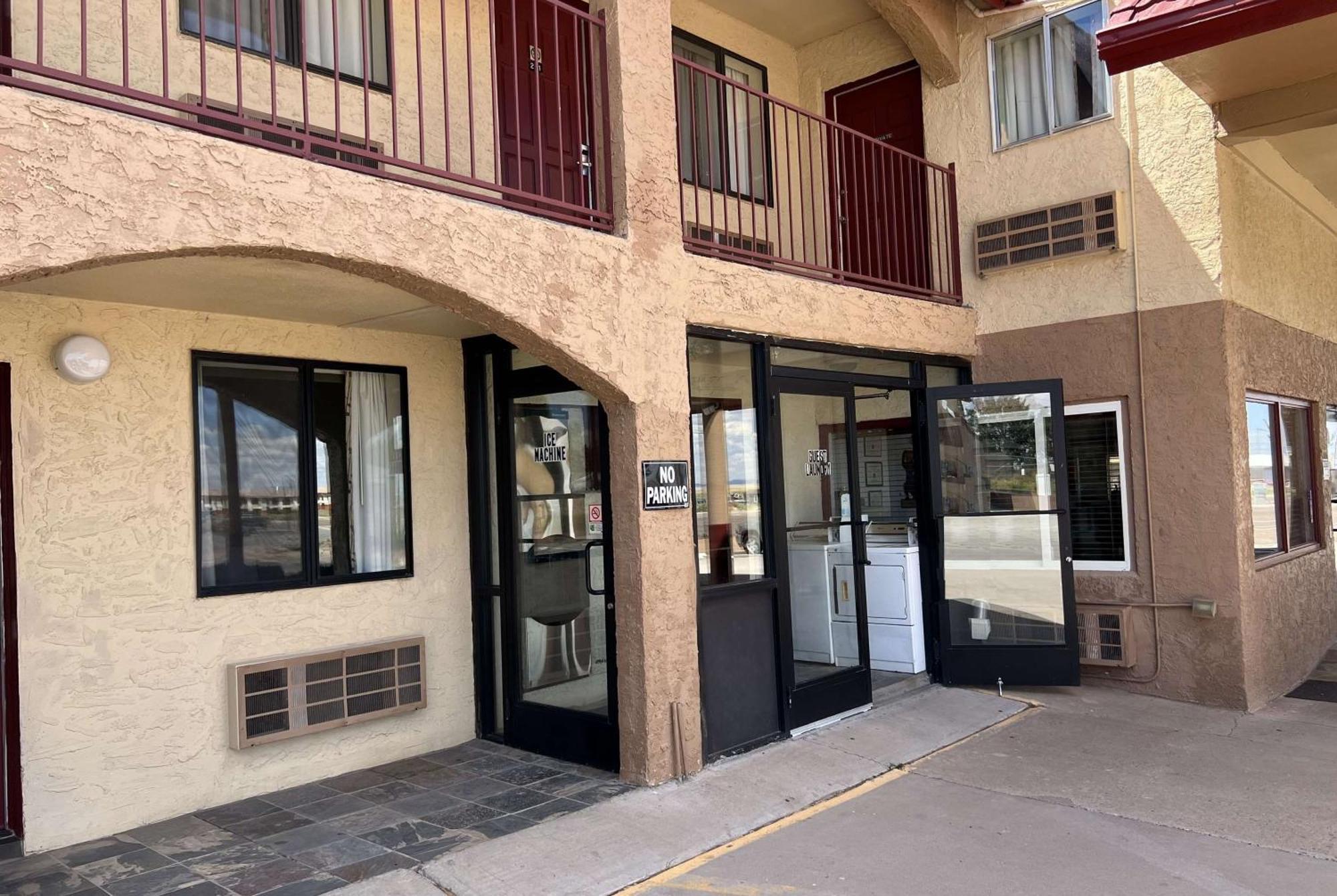 Travelodge By Wyndham Holbrook Exterior photo